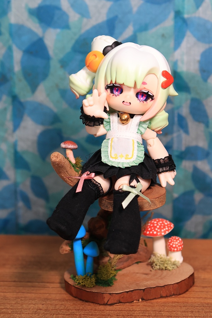 ちっちゃい妖精さんが座ってそうな椅子 コラボモデルB