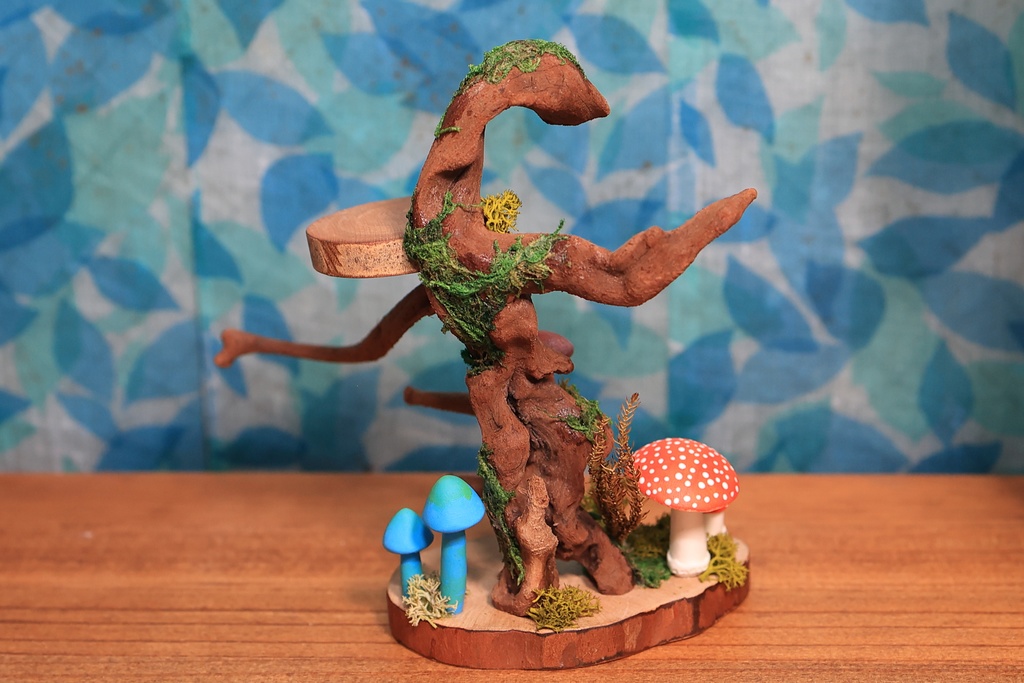 ちっちゃい妖精さんが座ってそうな椅子 コラボモデルC