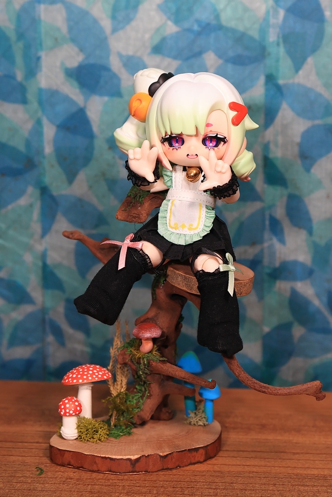 ちっちゃい妖精さんが座ってそうな椅子 コラボモデルC