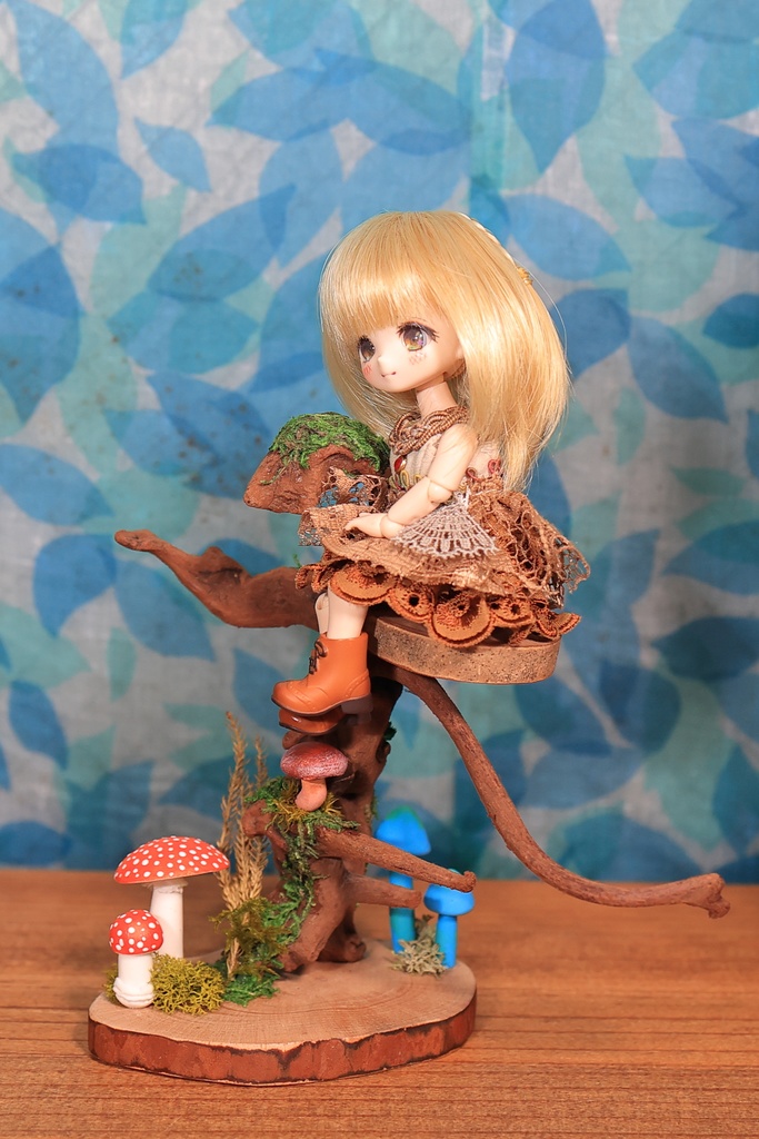 ちっちゃい妖精さんが座ってそうな椅子 コラボモデルC