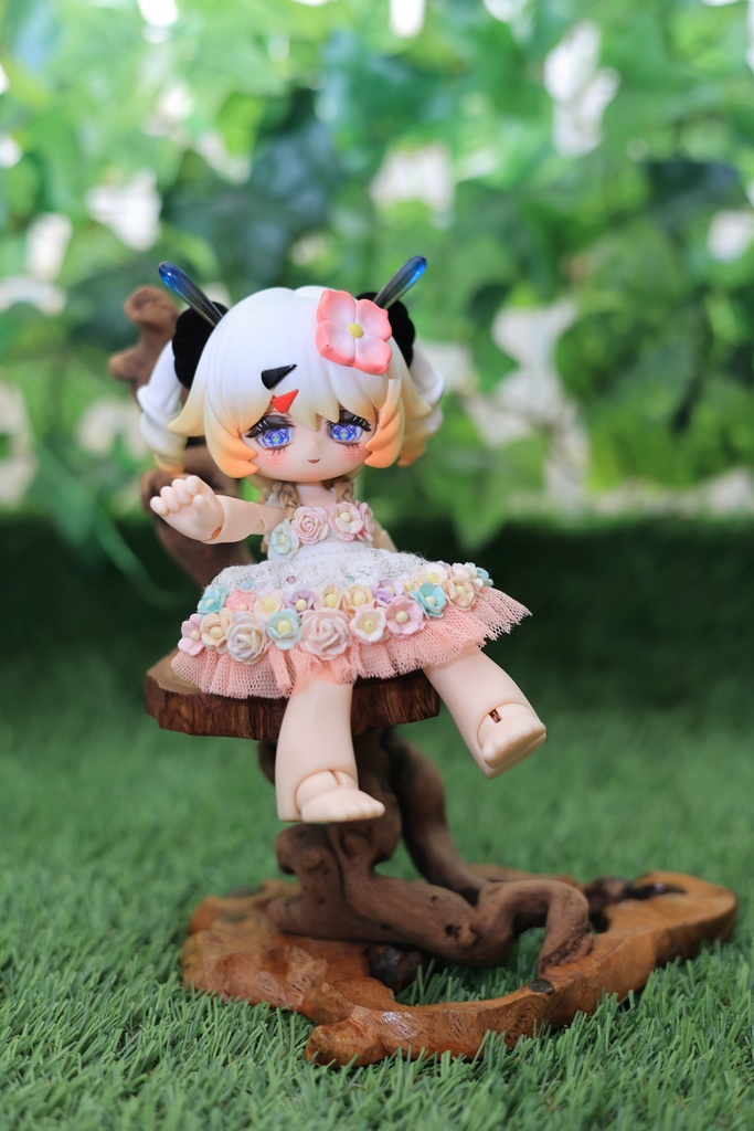 ちょっと大きめのちっちゃい妖精が座ってそうな椅子1号