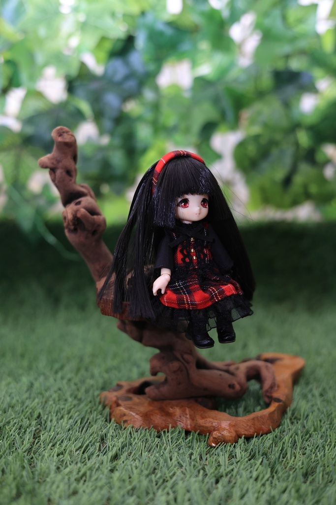 ちょっと大きめのちっちゃい妖精が座ってそうな椅子1号