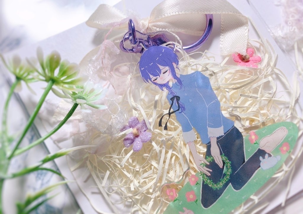 【アクリルキーホルダー】マヨイとお花とウサギ