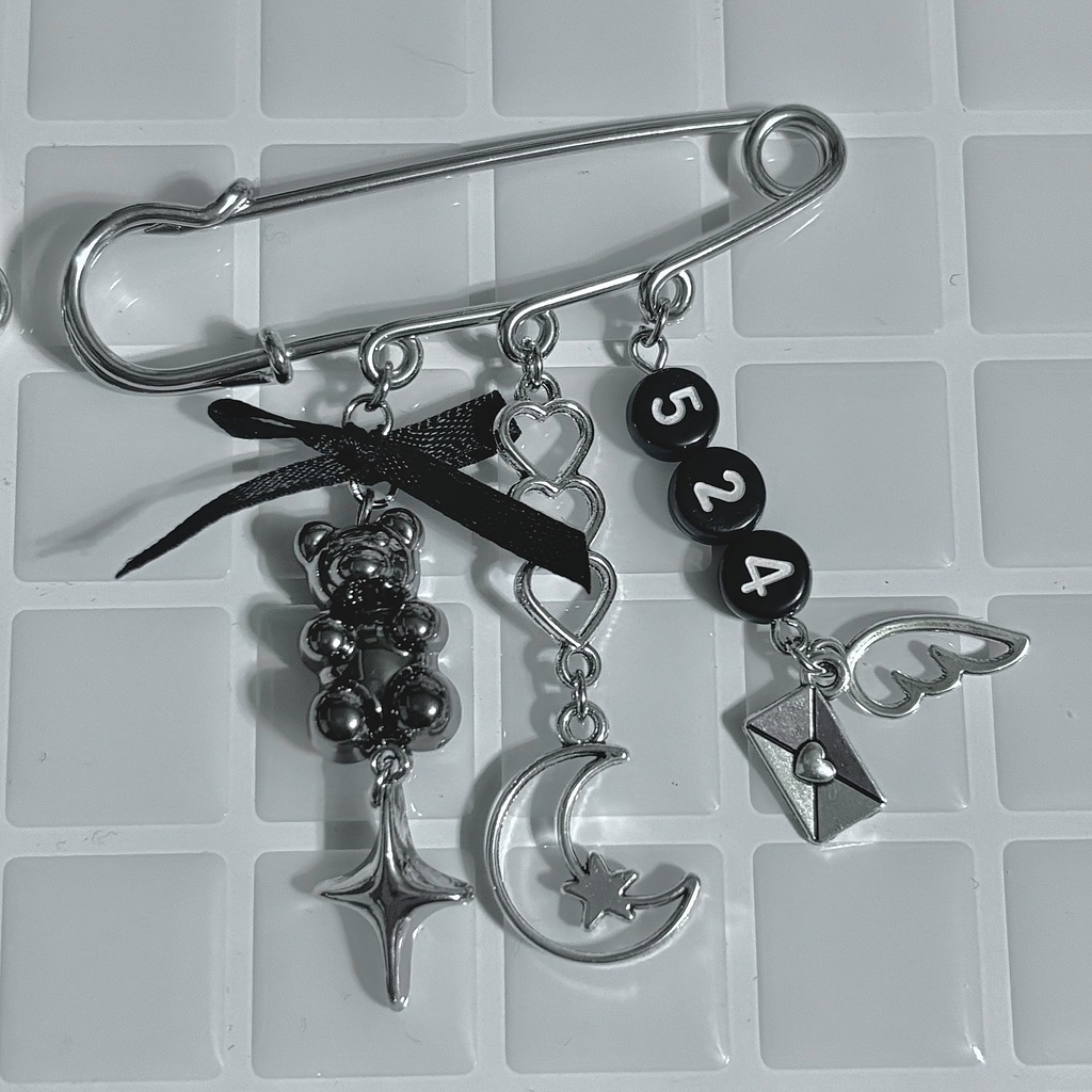 524概念ブローチ