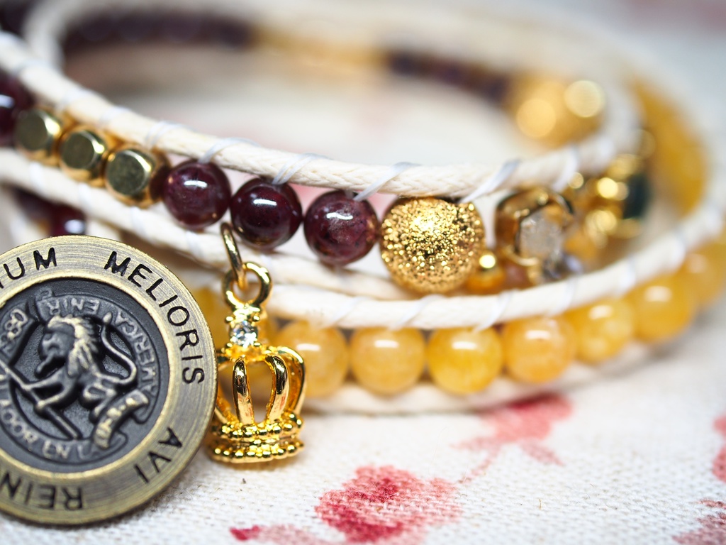 レオ=ホワイトファング イメージ　2連ラップブレスレット