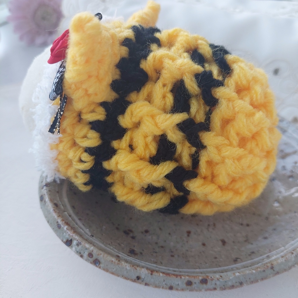 もちマス着ぐるみ ミツバチ色千鳥リボン