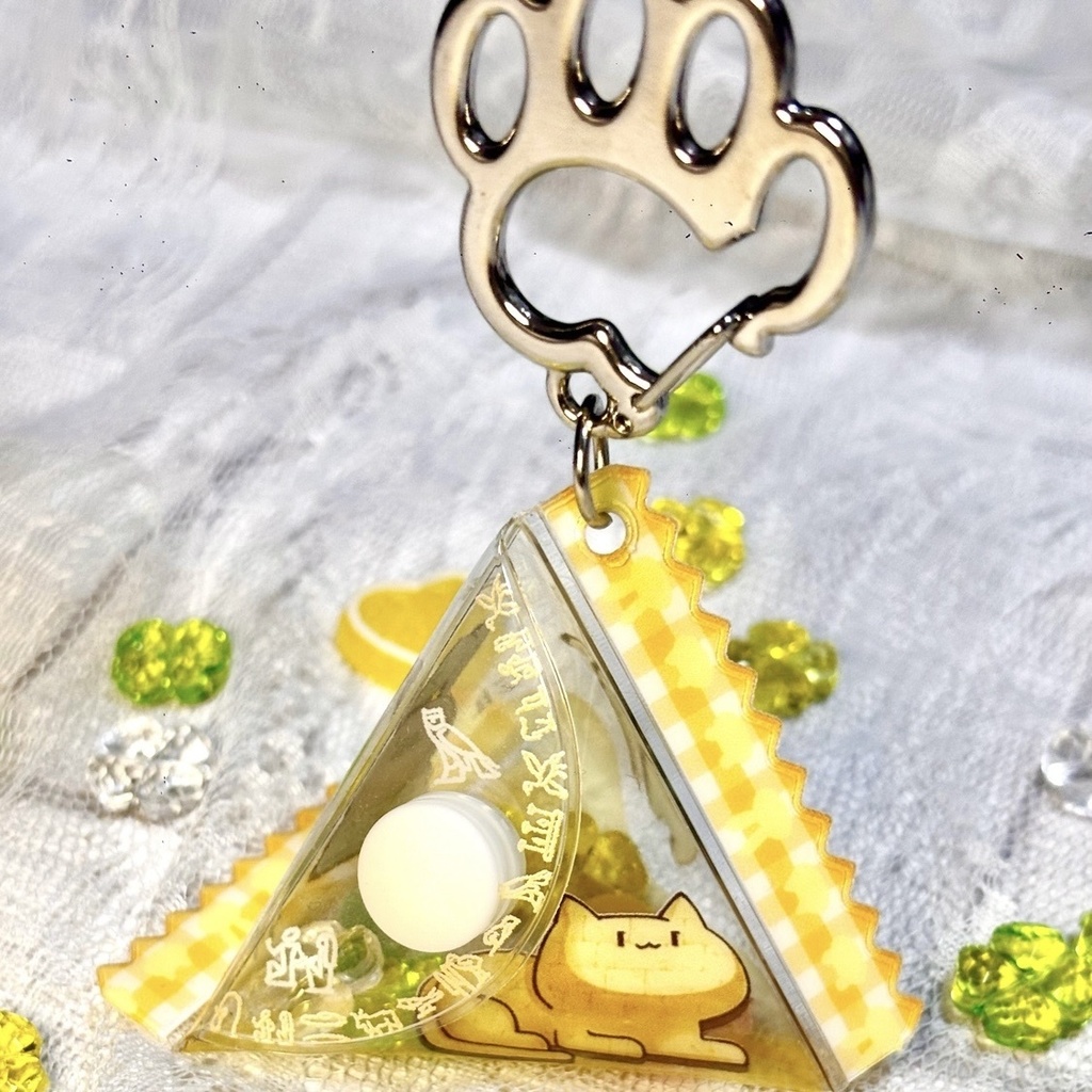 【NEW】ピラミッドキーホルダー