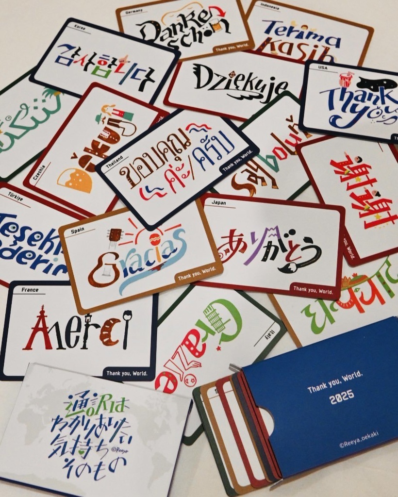 何が届くかはお楽しみに!「世界のありがとう」 トレカ&ステッカーセット(※ケースはつきません)