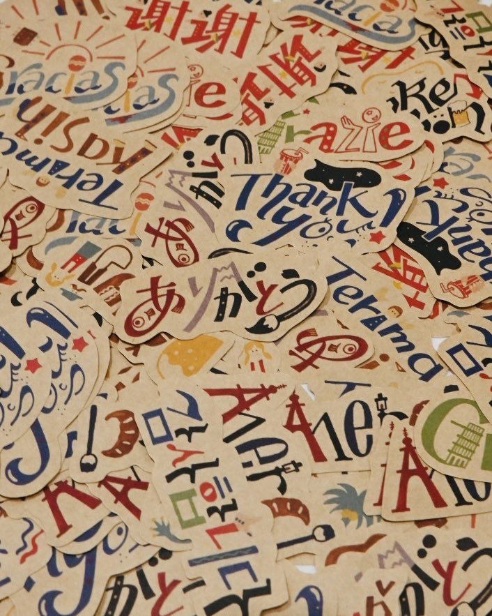 何が届くかはお楽しみに!「世界のありがとう」 トレカ&ステッカーセット(※ケースはつきません)