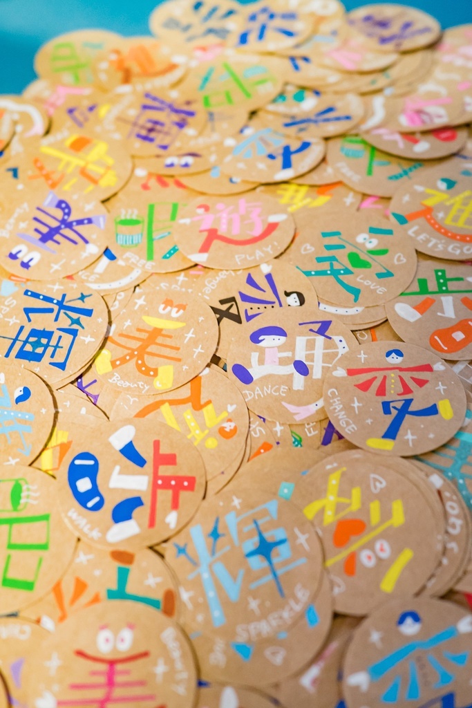 何が届くかはお楽しみに！ランダム原画ステッカー