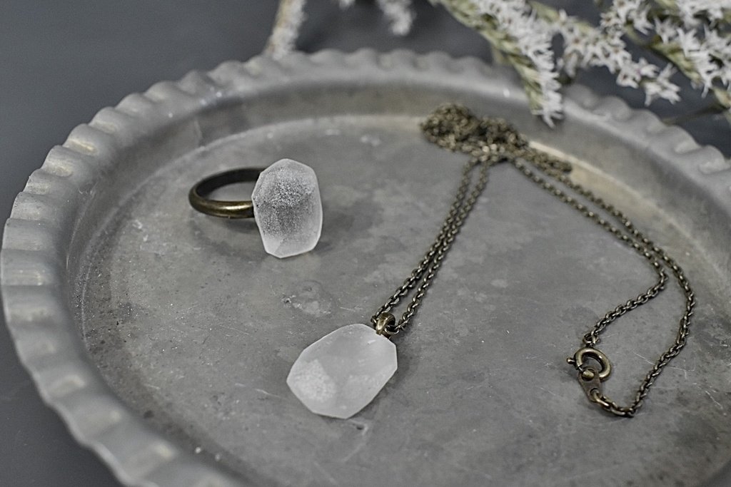 【あんしんBOOTHパック発送】身につける物語『氷砂糖』