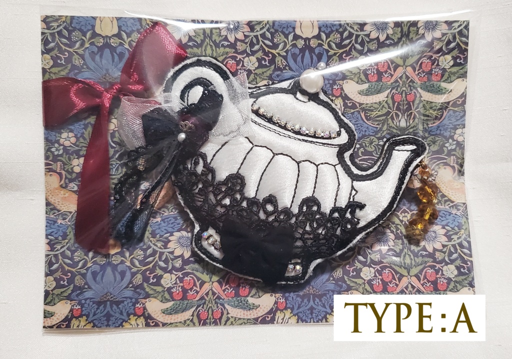 ワッペンブローチ -べリアンのブラックポット-