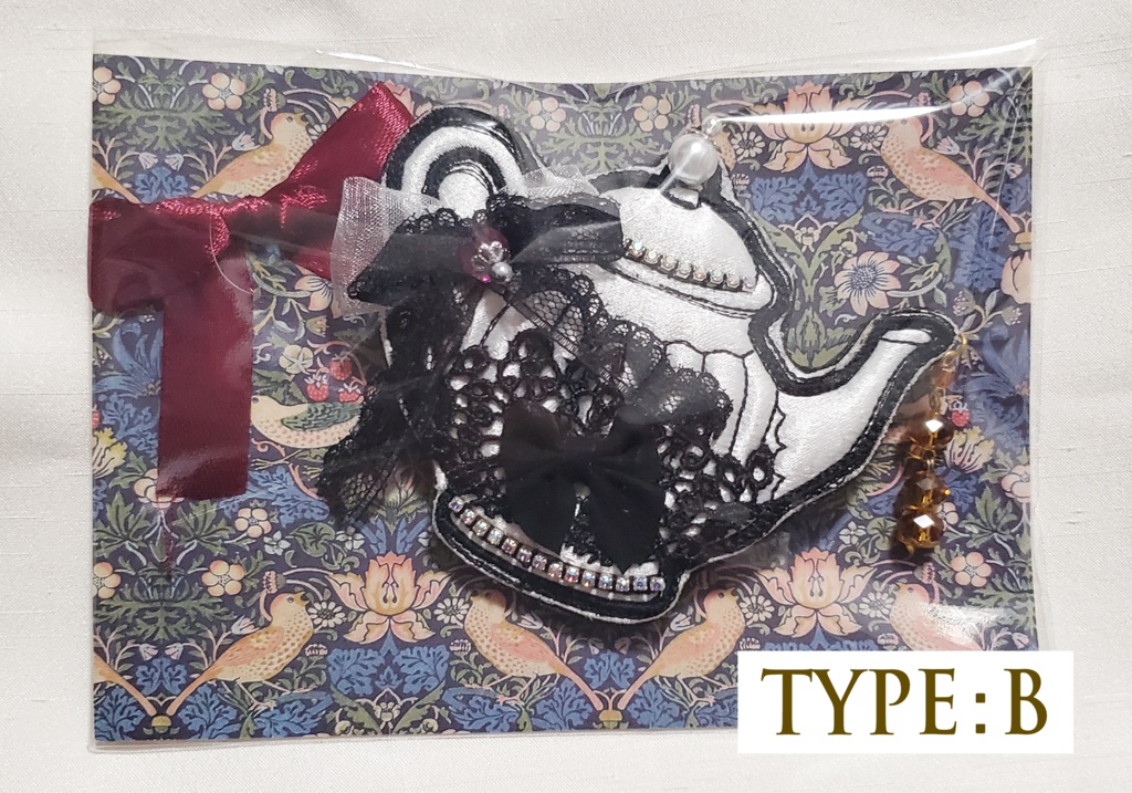 ワッペンブローチ -べリアンのブラックポット-