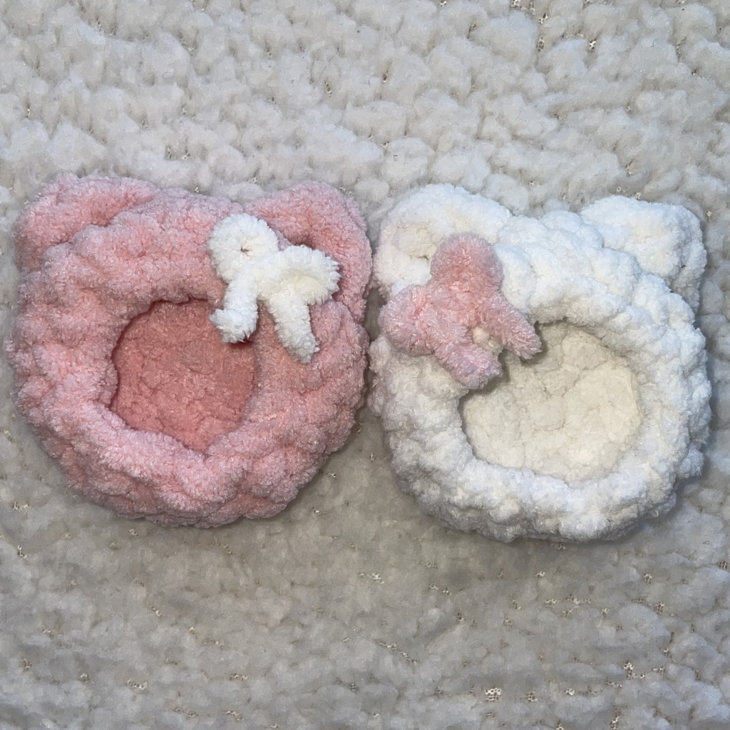 【手編みふわもこ缶バッジカバー】45〜57mm対応(※54mm推奨)ピンク色追加しました໒꒱