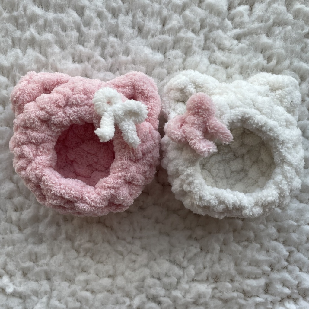 【手編みふわもこ缶バッジカバー】45〜57mm対応(※54mm推奨)ピンク色追加しました໒꒱