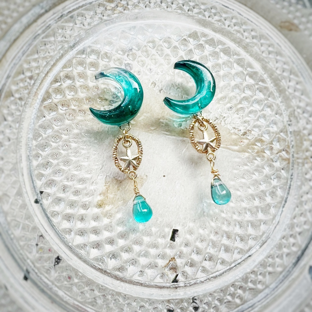 月島軍曹イメージピアス「月明かりの元へ」