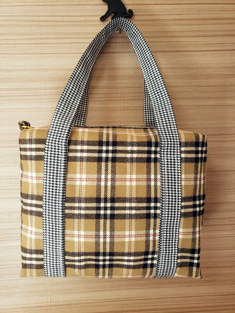 【ぬいといっしょ】ファスナー付きミニトート(タータンチェック)