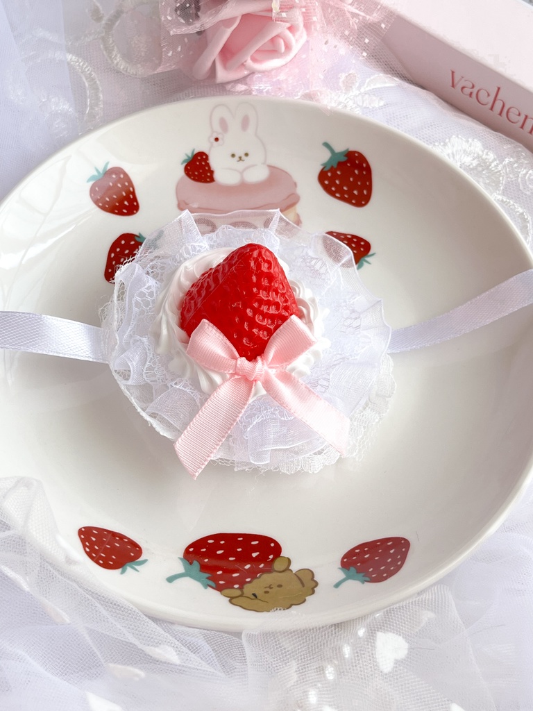 いちごフリルヘッドドレス|ぬい服・ぬい用・推し活・おでかけコーデ