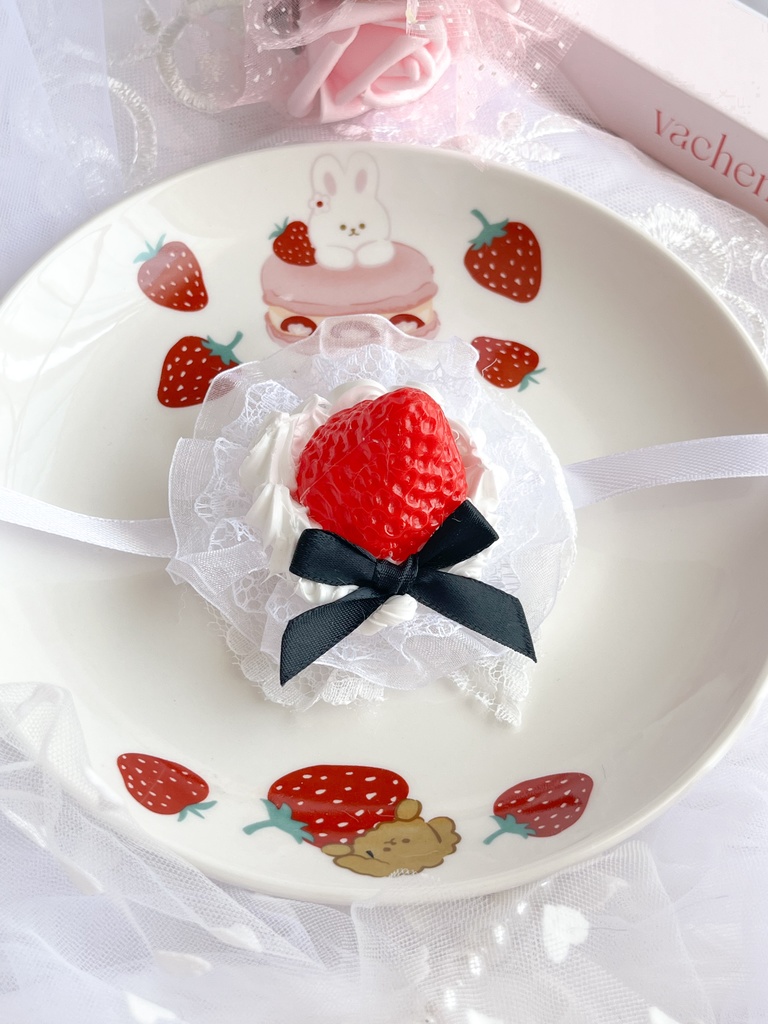 いちごフリルヘッドドレス|ぬい服・ぬい用・推し活・おでかけコーデ