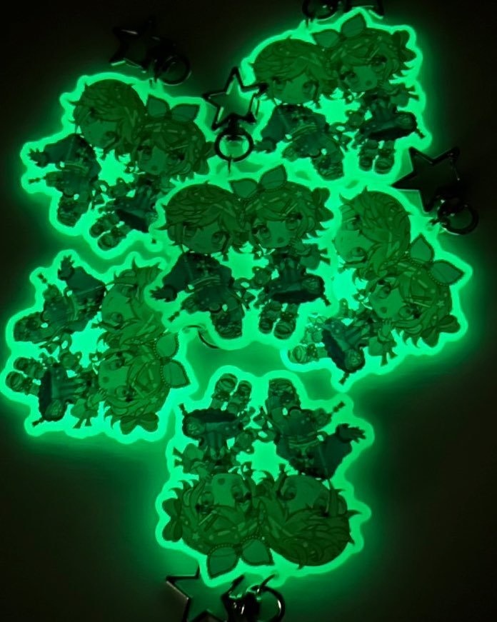 マジミラ2025蓄光アクキー・ステッカー