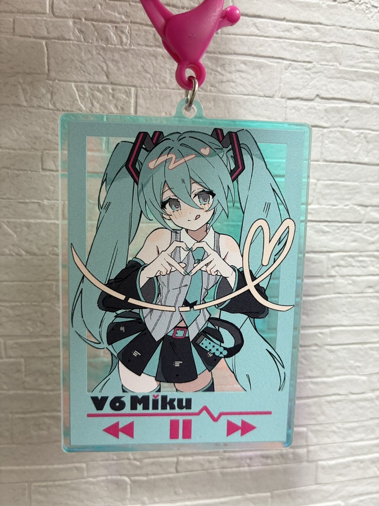 V6ミク(オーロラアクキー、ハート型缶バッジ)