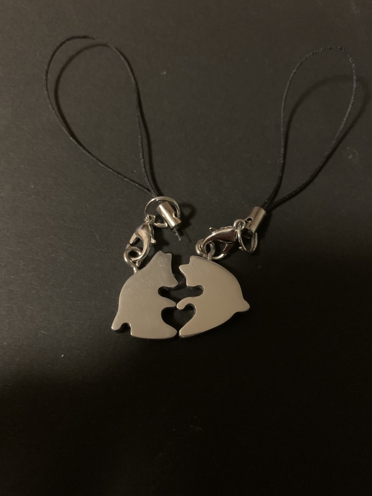 犬と猫のペアストラップ