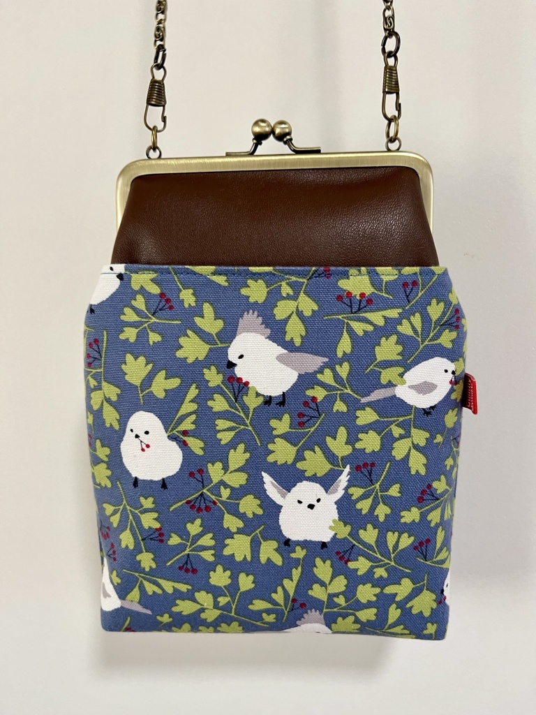 シマエナガ柄ショルダーがま口2