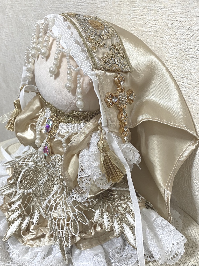 ぬいドレス 金の聖女
