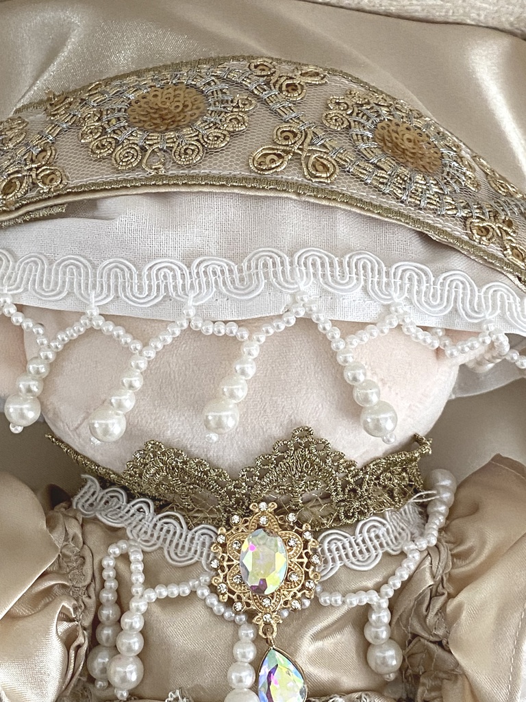 ぬいドレス 金の聖女