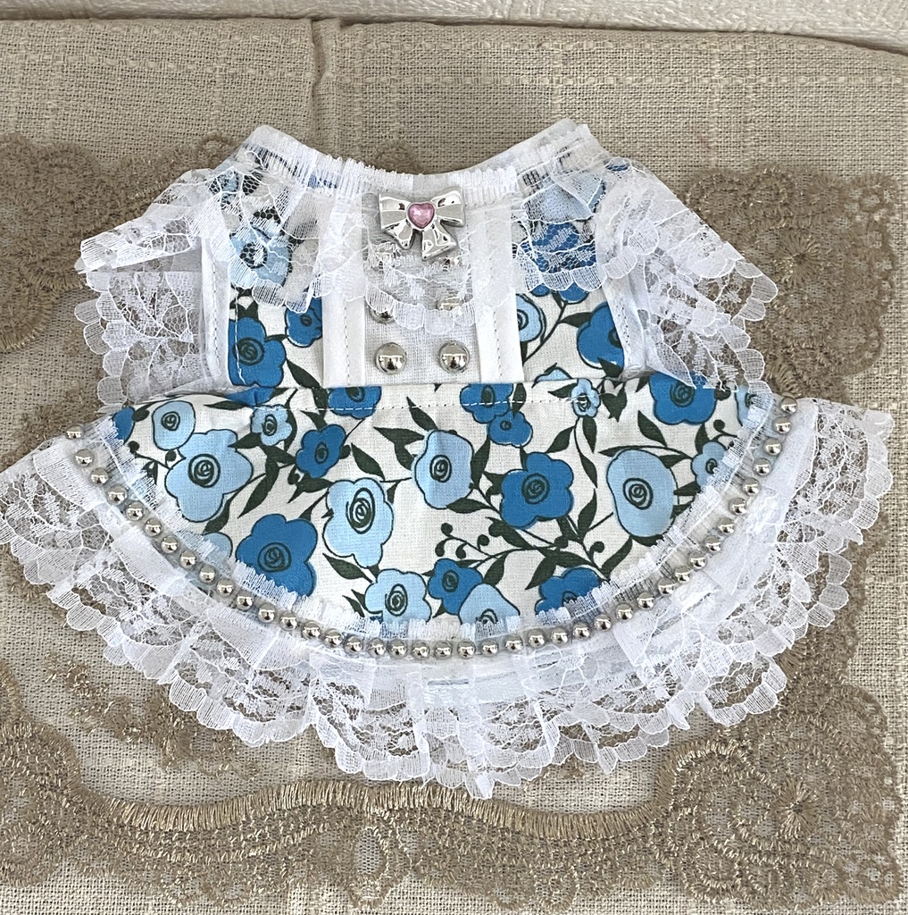 ぬいワンピース　水色のお花のフリルワンピース