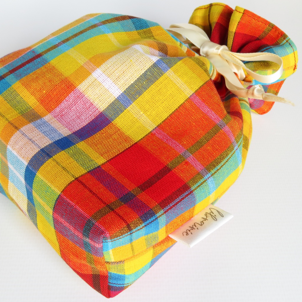 【フランス生地】マドラスチェック 巾着ポーチ(Mサイズ)