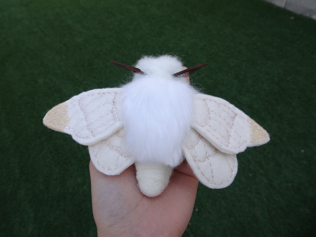 【受注生産】カイコガぬいぐるみ