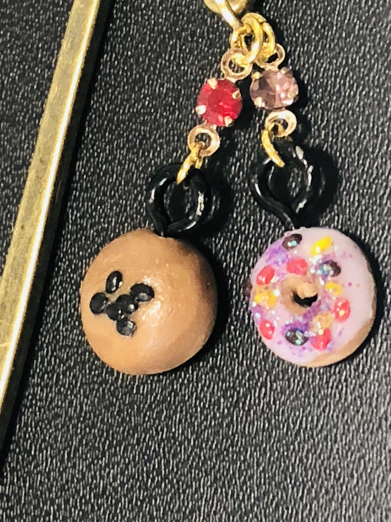 あんぱん&ドーナツチャームのブックマーカー(ダブデカイメージ)