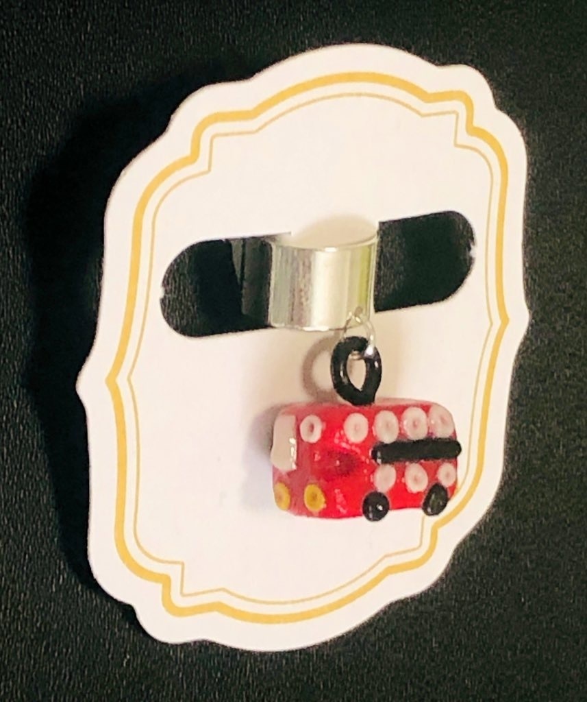 ちっちゃなダブルデッカーのイヤーカフ