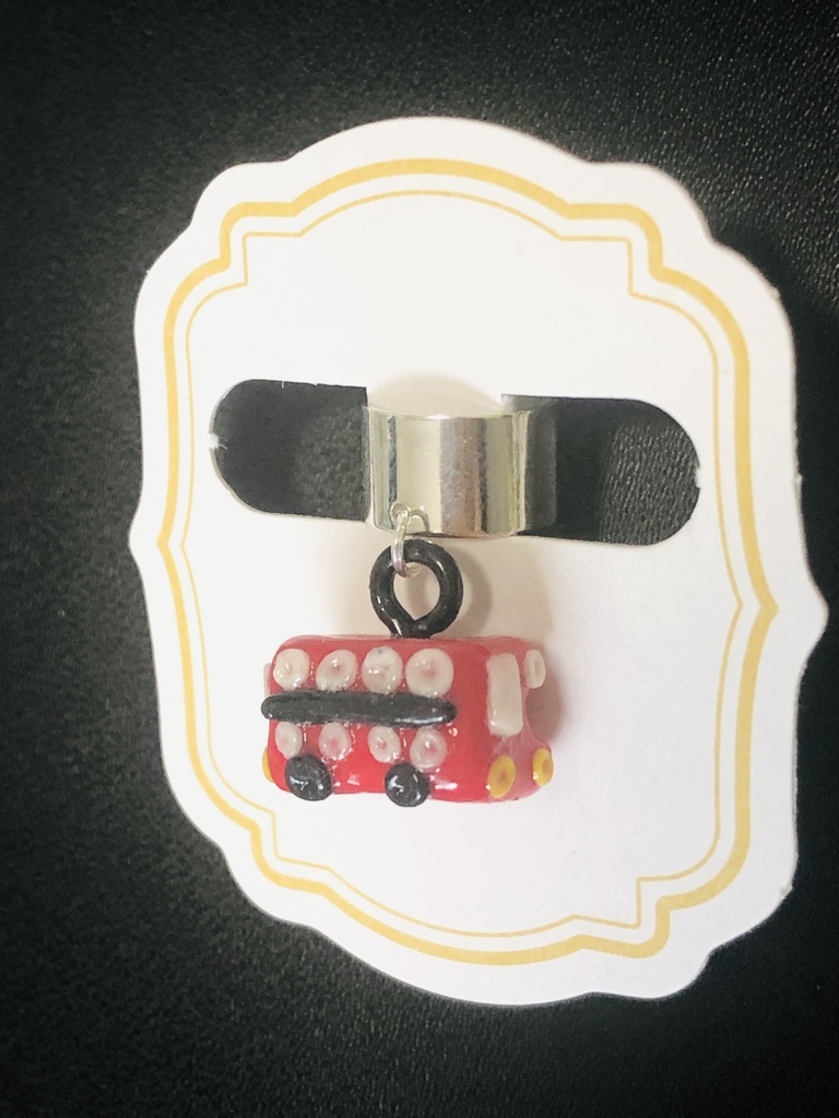 ちっちゃなダブルデッカーのイヤーカフ