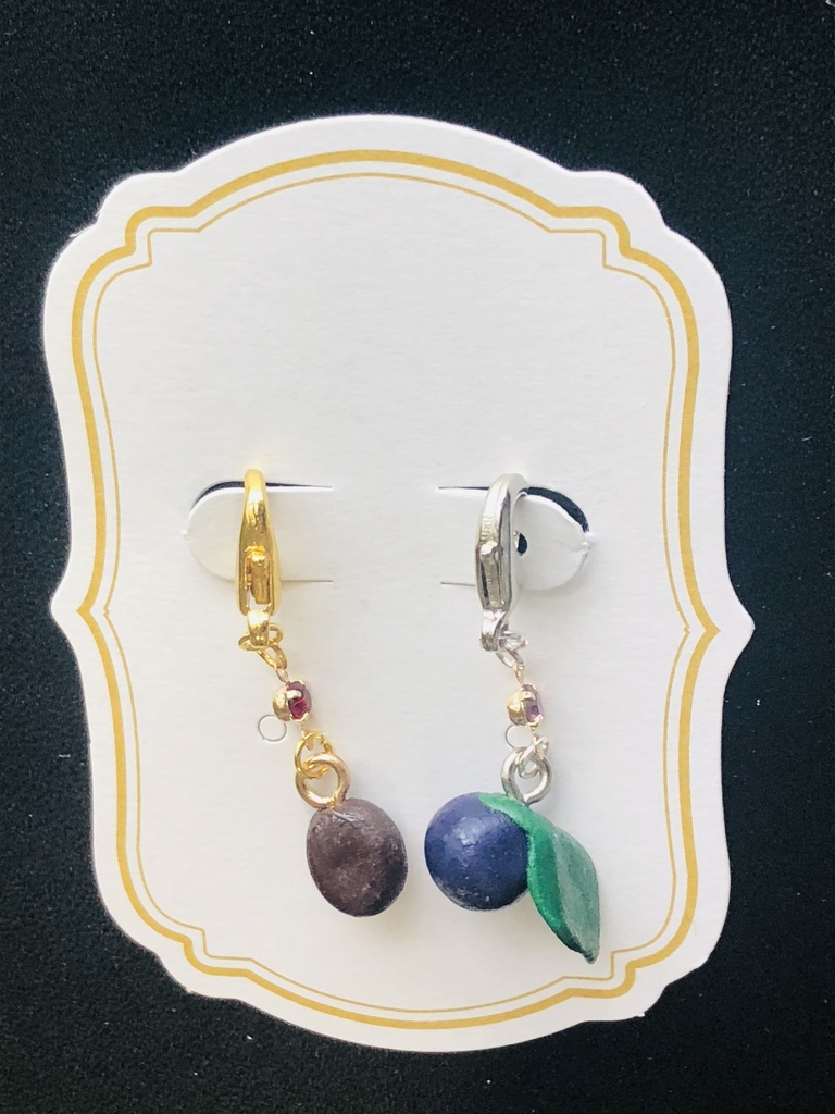 小さなコーヒー豆&ブルーベリーのチャーム(ダブデカイメージ)