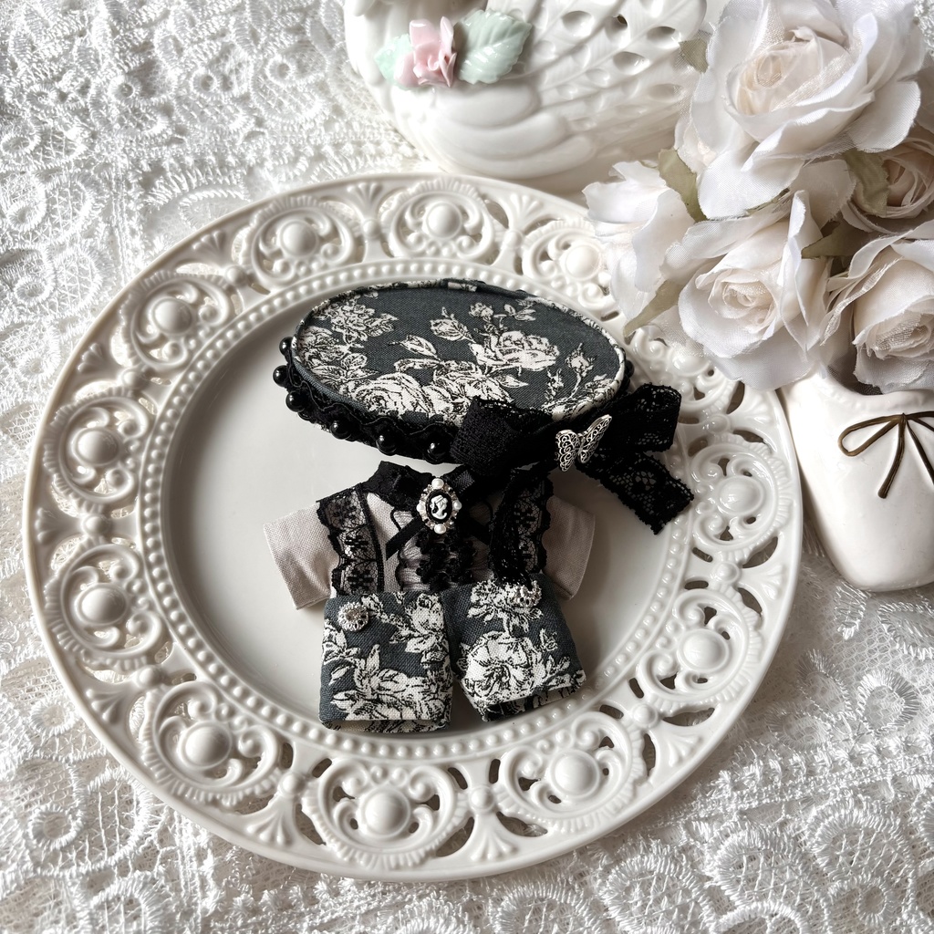 繊細レースのお洋服セット🦋