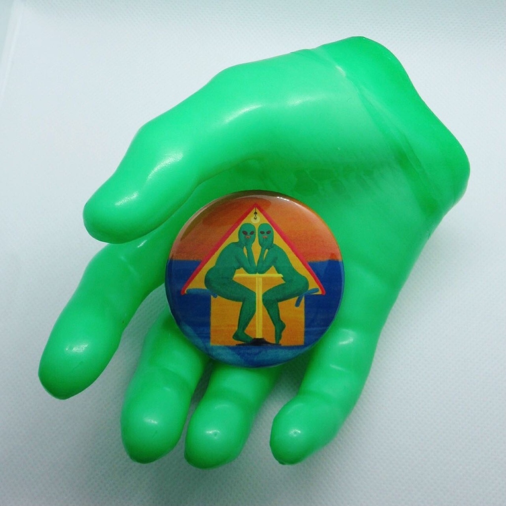 住まうエイリアン缶バッジ