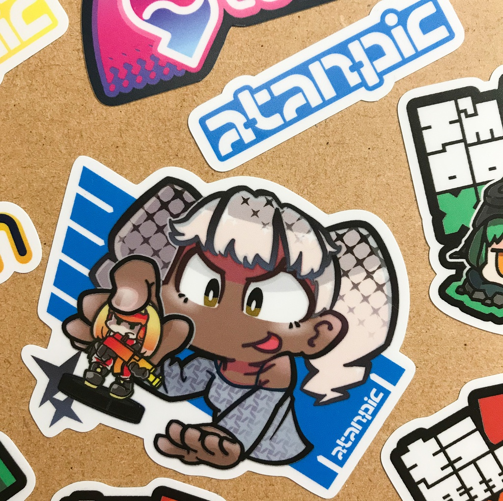 ステッカー:ミニチュアゲームで遊ぶ子ちゃんV2【白】