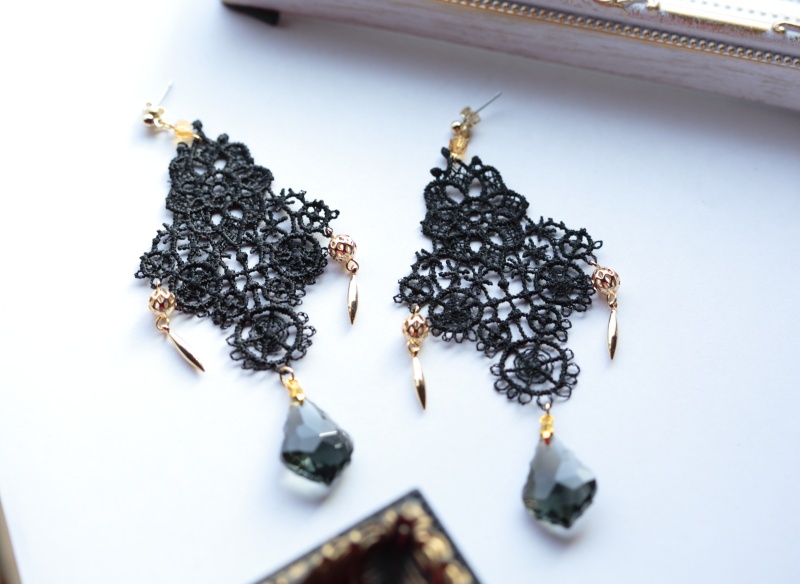 セミラミス　イメージ　ピアスorイヤリング