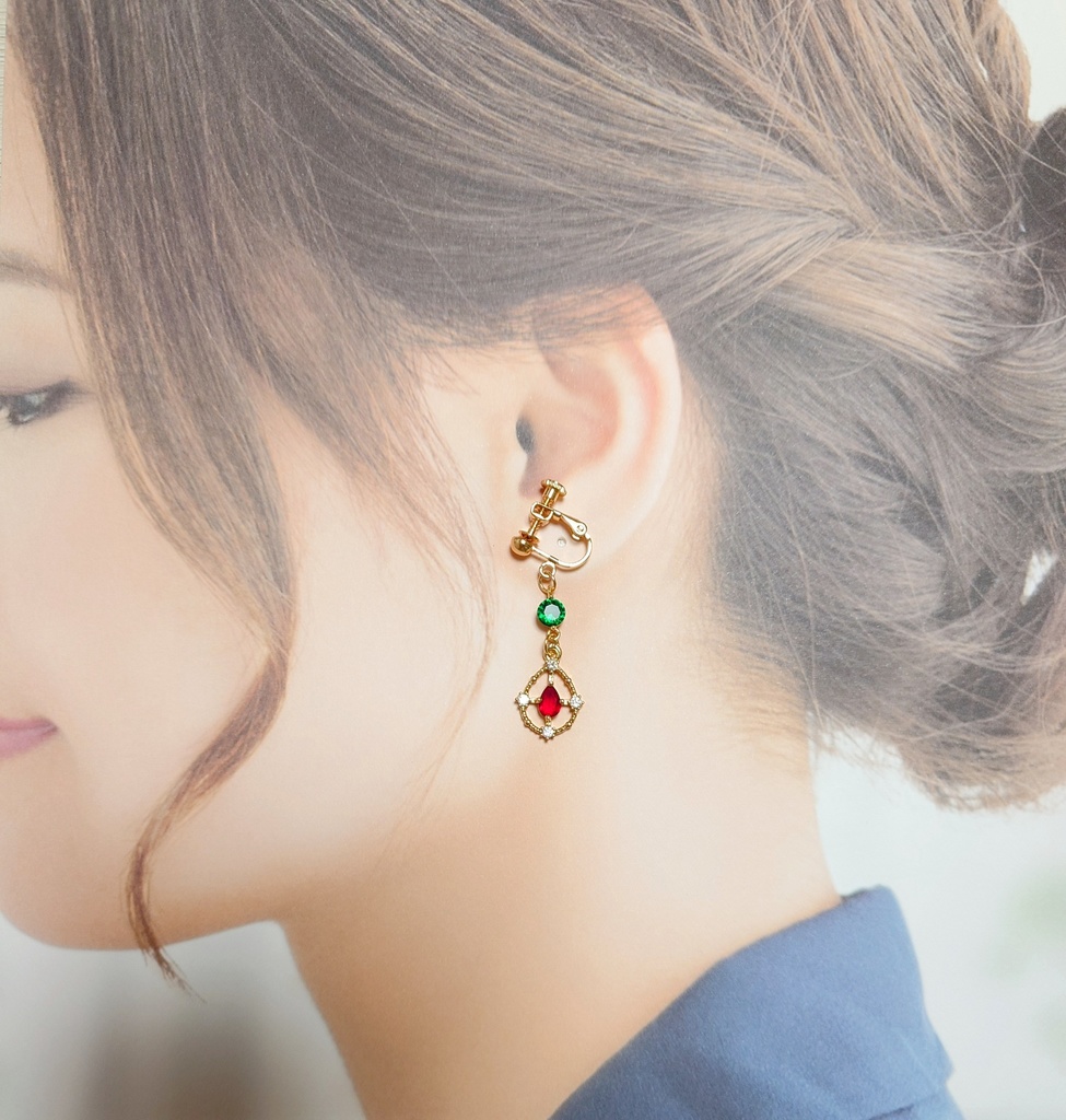 赤と緑のイヤリング