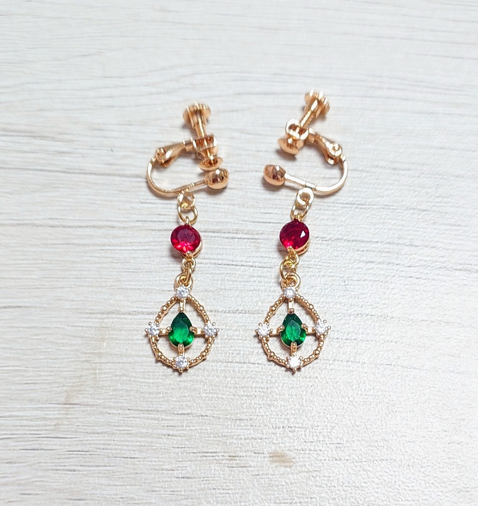 赤と緑のイヤリング