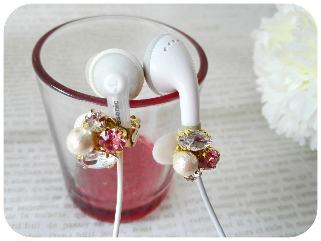 小粒のビジューイヤリング