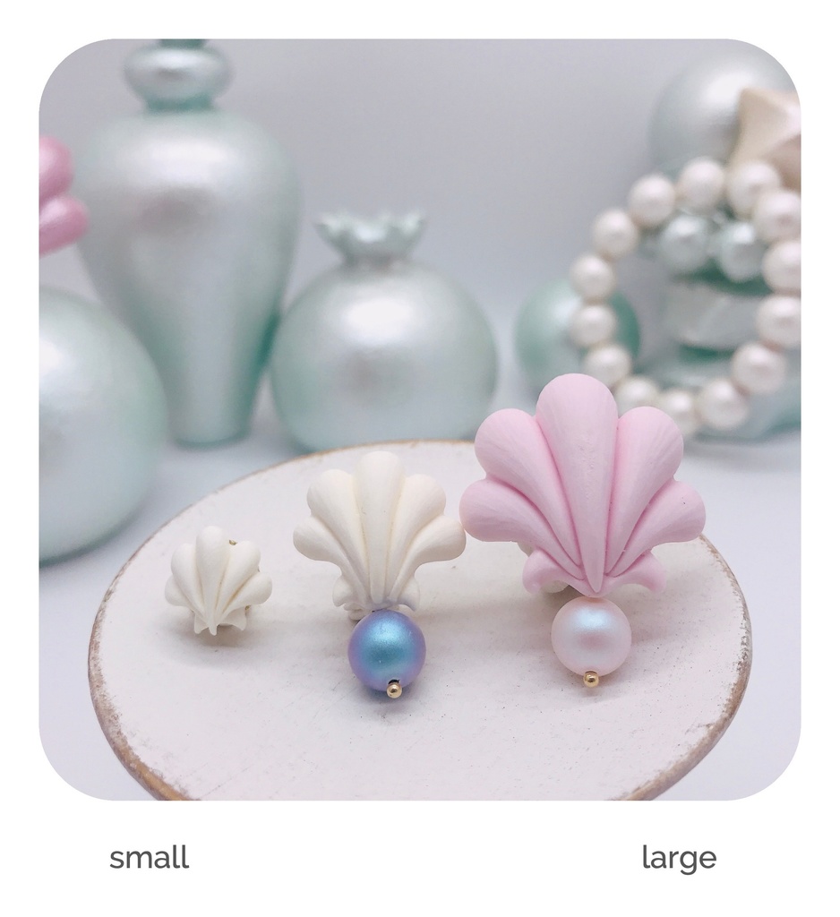 しろい貝がらの小さなイヤリング/ピアス
