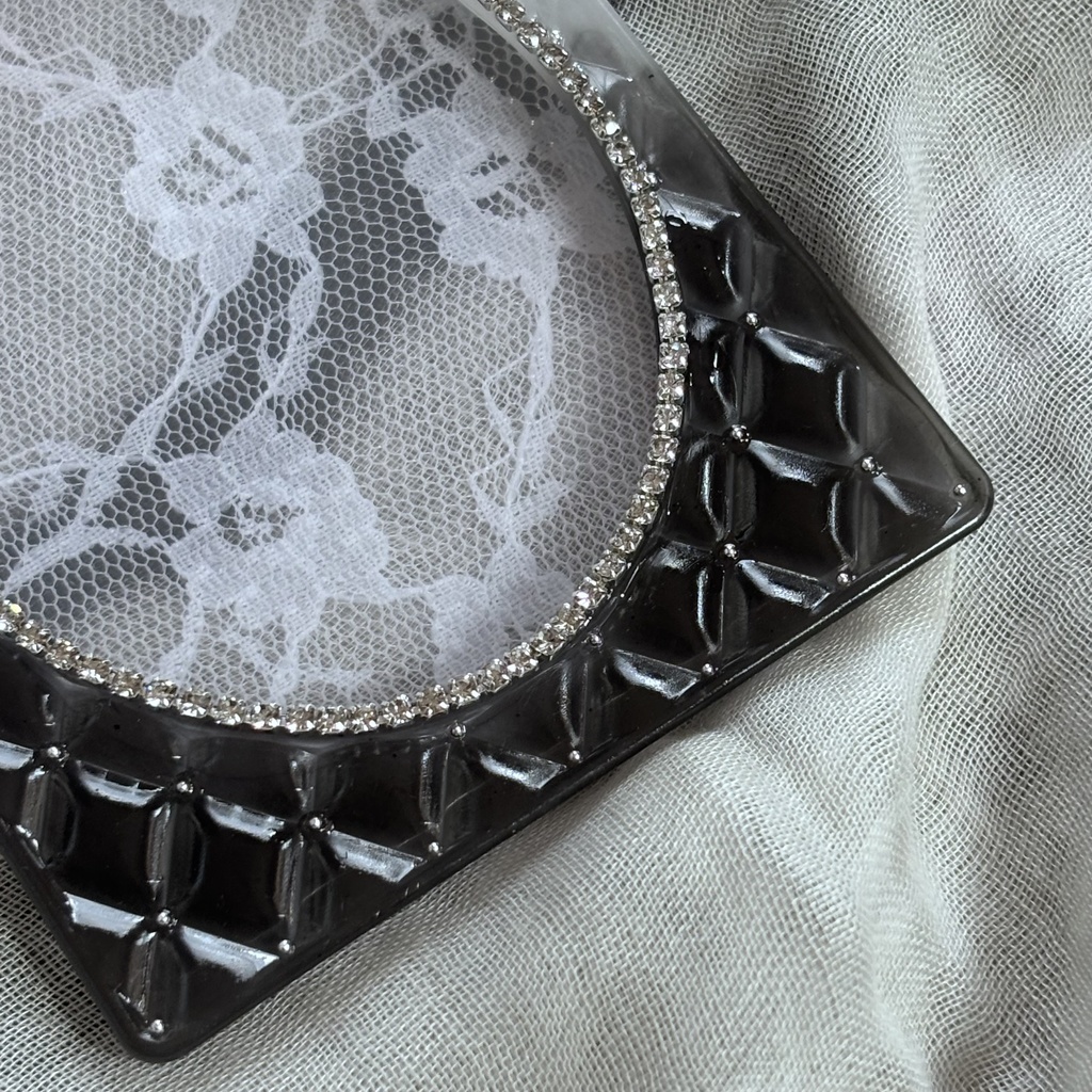 ブラック&ホワイト 黒&白 グラデーション キルティング デコケース トレカケース レジン ハンドメイド 推し活 オタ活 B8