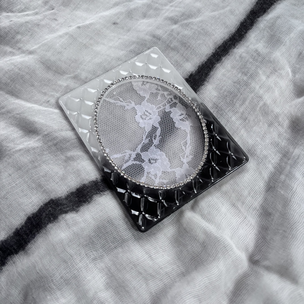 ブラック&ホワイト 黒&白 グラデーション キルティング デコケース トレカケース レジン ハンドメイド 推し活 オタ活 B8