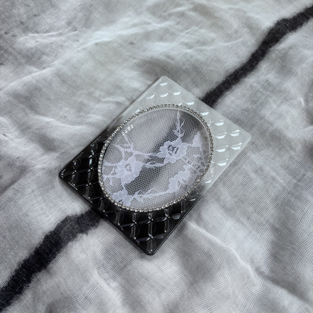 ブラック&ホワイト 黒&白 グラデーション キルティング デコケース トレカケース レジン ハンドメイド 推し活 オタ活 B8