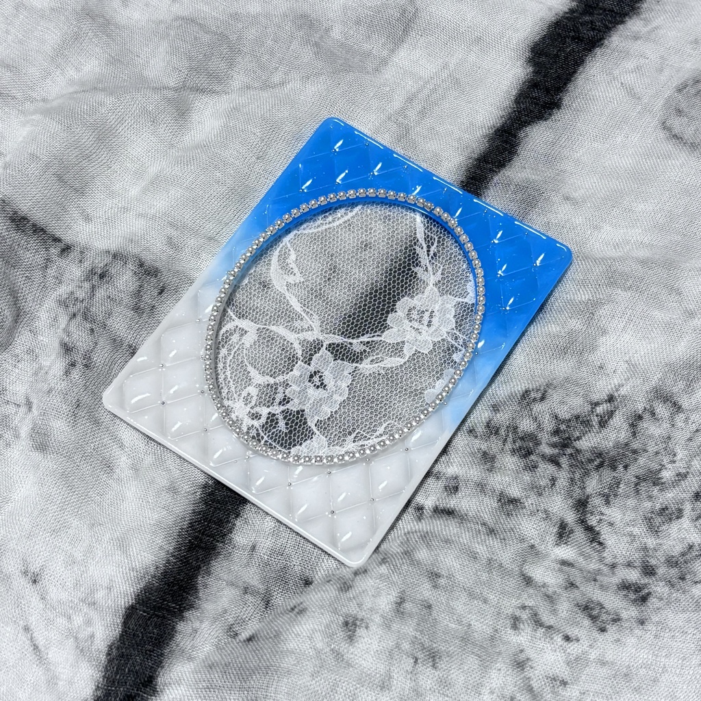 ブルー&ホワイト 水色&白 ラメ パール グラデーション キルティング デコケース トレカケース レジン ハンドメイド 推し活 オタ活 B8