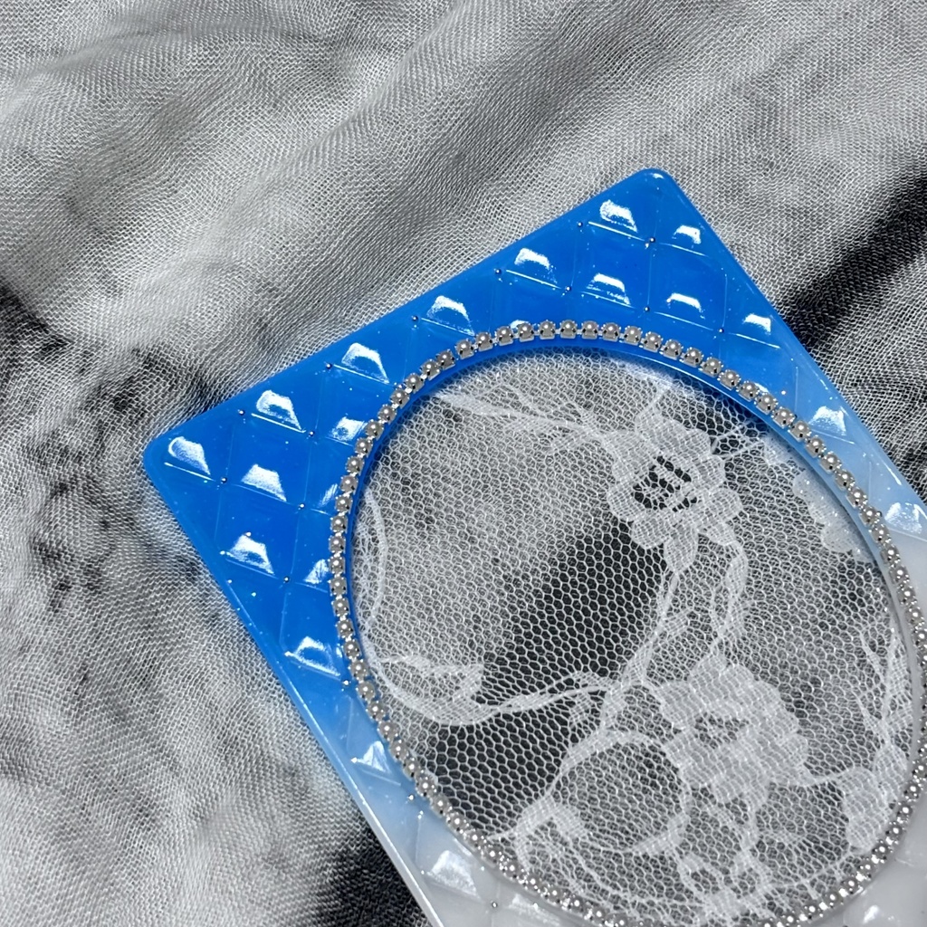 ブルー&ホワイト 水色&白 ラメ パール グラデーション キルティング デコケース トレカケース レジン ハンドメイド 推し活 オタ活 B8