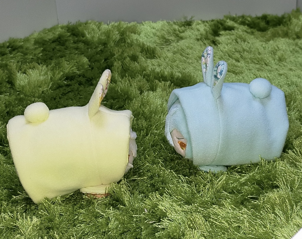 もちべべ『うさぎさんケープお花』